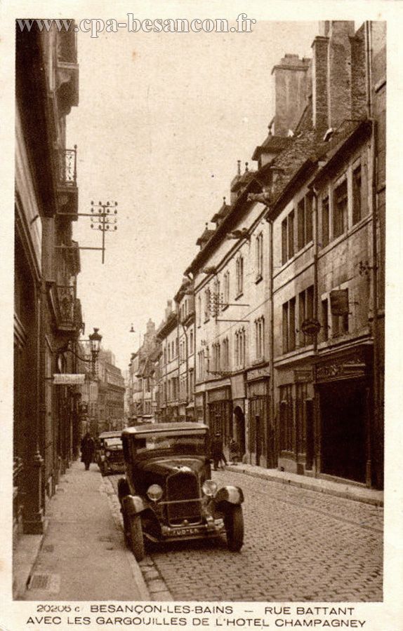 20205 c  BESANÇON-LES-BAINS - RUE BATTANT AVEC LES GARGOUILLES DE L'HOTEL CHAMPAGNEY